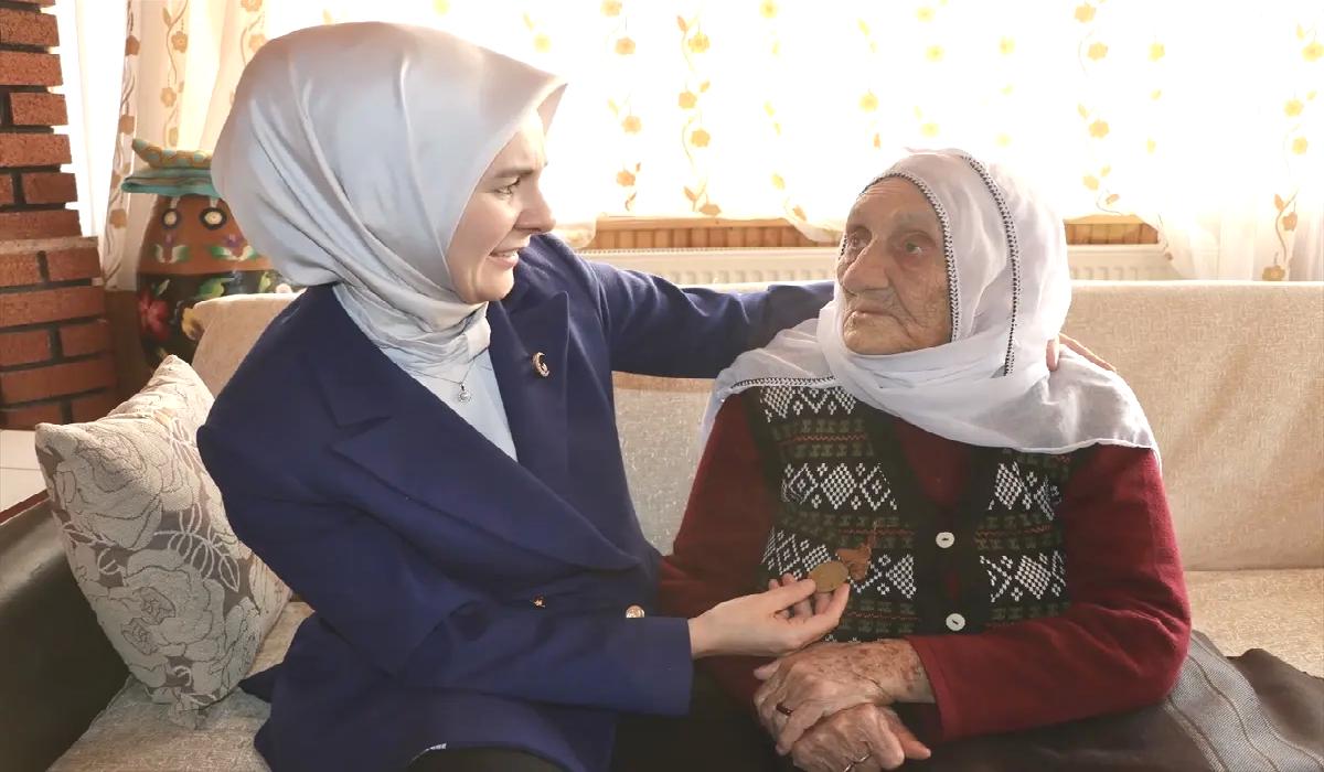 Aile ve Sosyal Hizmetler Bakanı Göktaş, 113 yaşındaki Güllü nineyi ziyaret etti