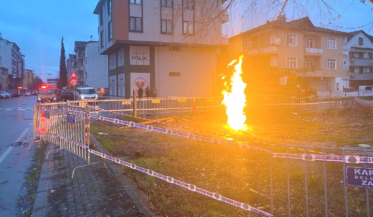 Kocaeli’de zemin etüdü sırasında metan gazı çıktı: Saatlerdir sönmüyor