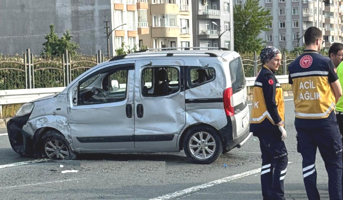 Bayram ziyaretinden dönen aile refüje çarptı: 2 ölü