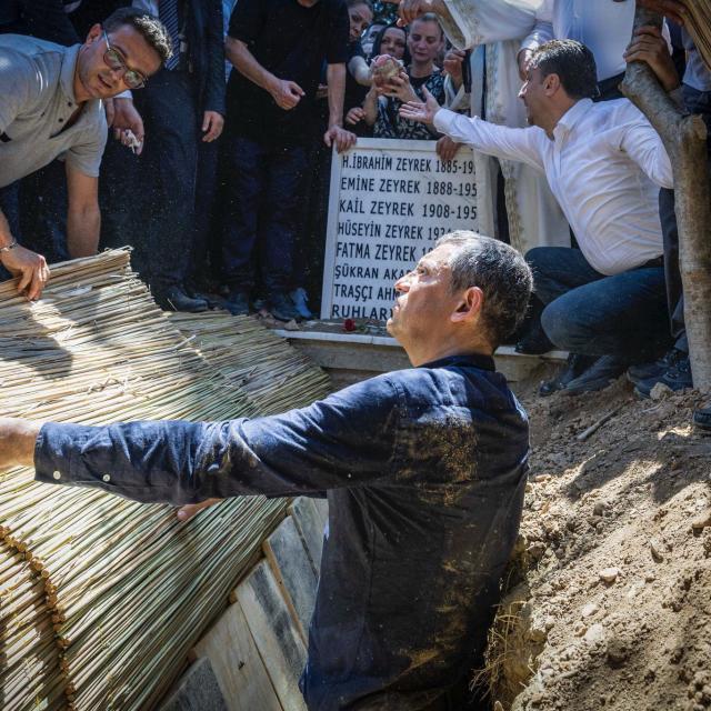 Ferdi Zeyrek’in cenazesini Özgür Özel defnetti