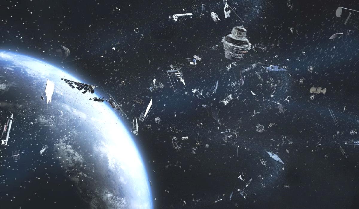 NASA şaşkına döndü: Kullanım dışı uyduda gizemli patlama!