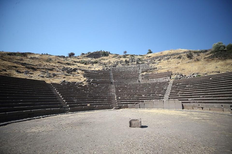 Assos Antik Kenti’ndeki 2 bin 200 yıllık tiyatro restore edilecek