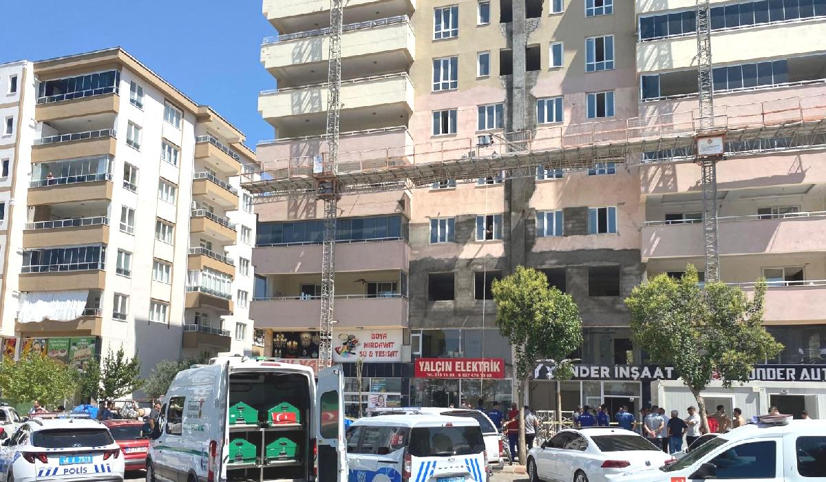 Kahramanmaraş’ta iskele kırıldı, işçiler yere düştü: İki can kaybı, bir yaralı