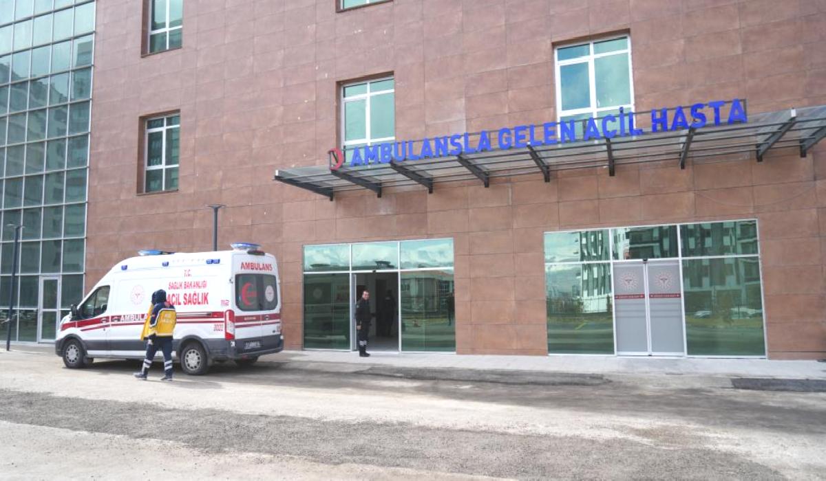 Niğde’de su dolu kovaya düşen bebek can verdi