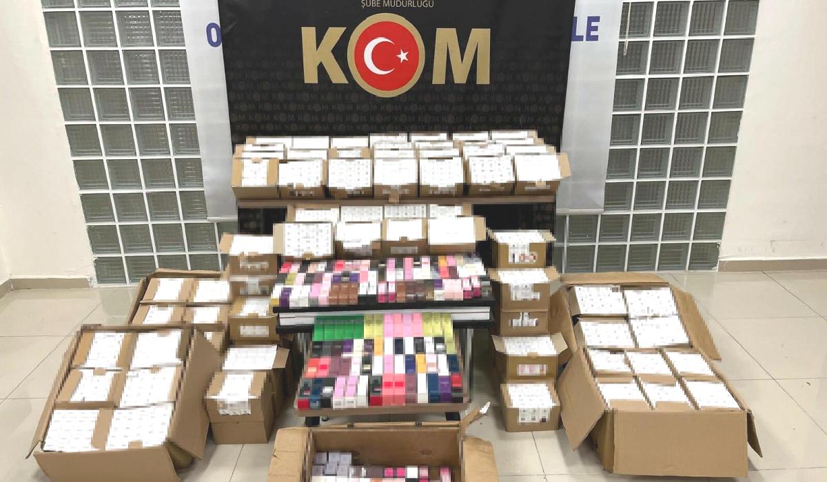 Manisa’da 2 bin 710 şişe gümrük kaçağı parfümle yakalandı