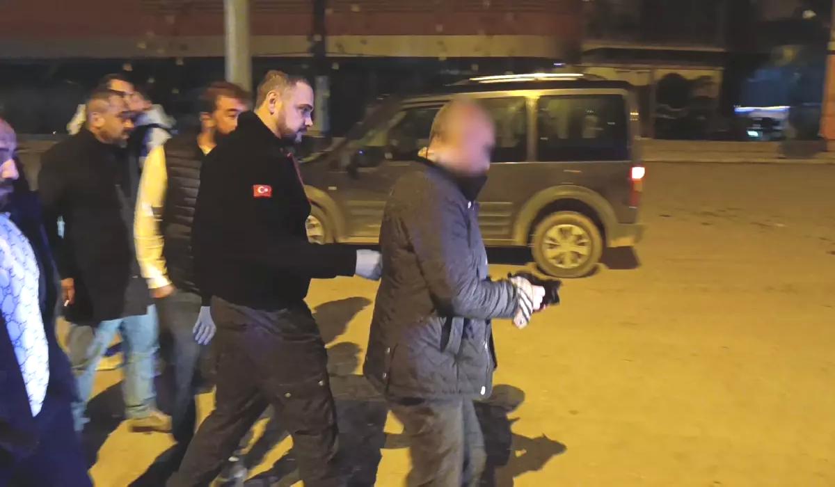 İnegöl’de Otomobil TIR’a Çarptı: Sürücü Yaralı