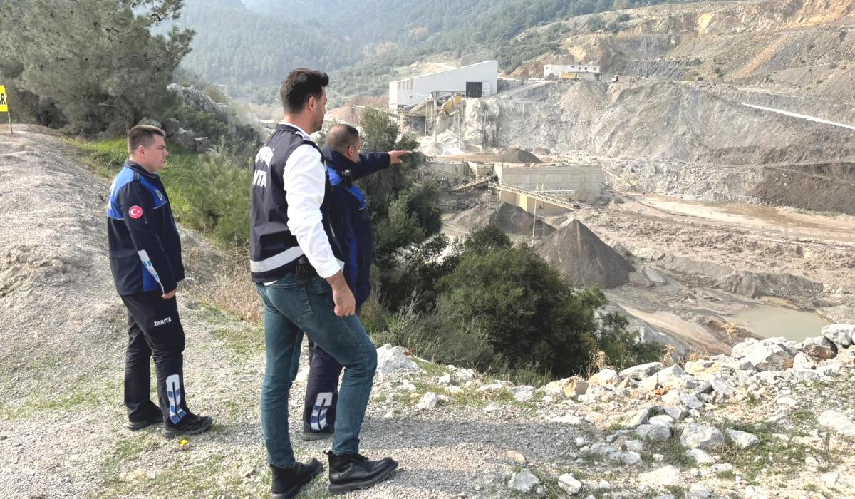 Manisa’da dereye atık su bırakan işletmeye suçüstü