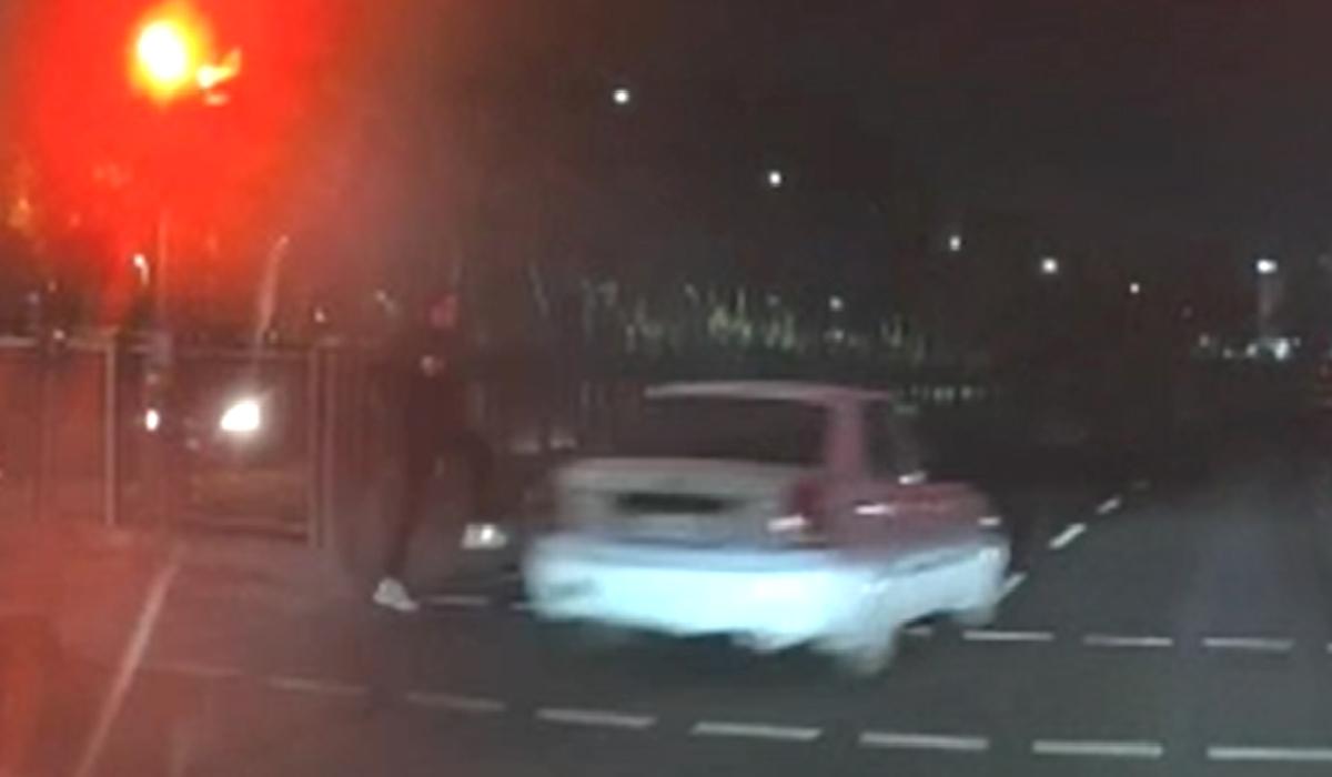 İstanbul Sultangazi’de kırmızı ışıkta faciadan dönüldü