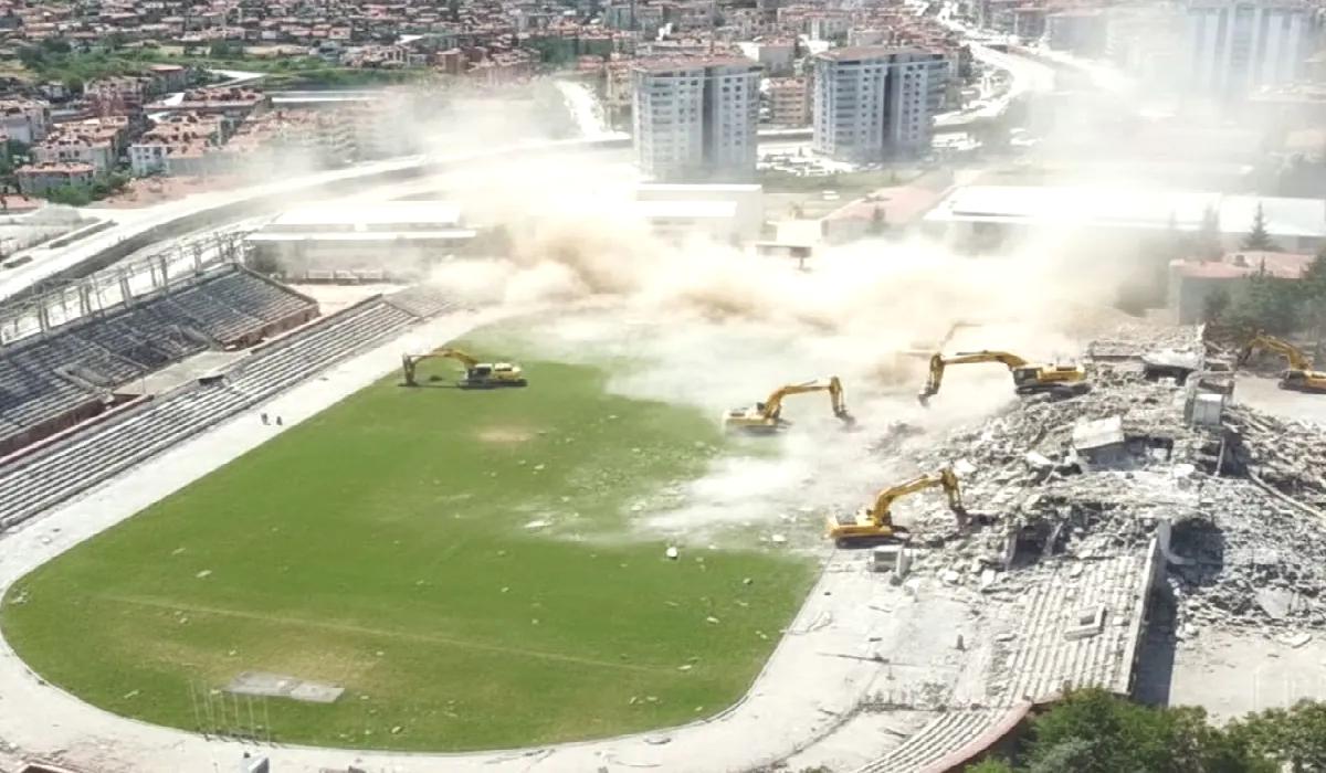 Depreme dayanıksız olan 41 yıllık stat tarihe karışıyor